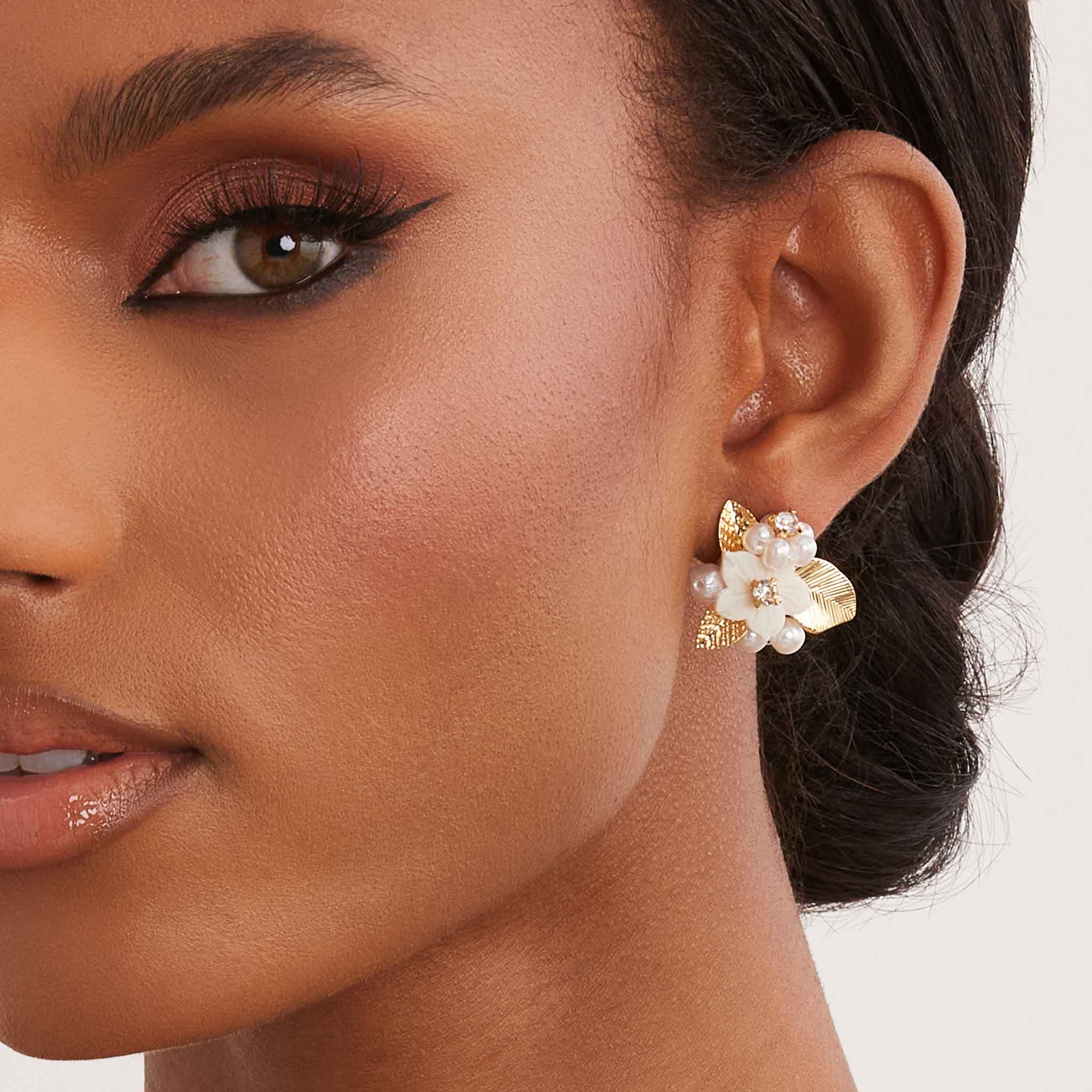 Amazon.com: 14k Gold Flower Stud Earrings for Women With Push Backs, Yellow  Gold Blossom Flower Moissanite Earring, Anniversary Mothers Day Jewelry  Gifts for Mom/Wife/Girlfriend: Clothing, Shoes & Jewelry