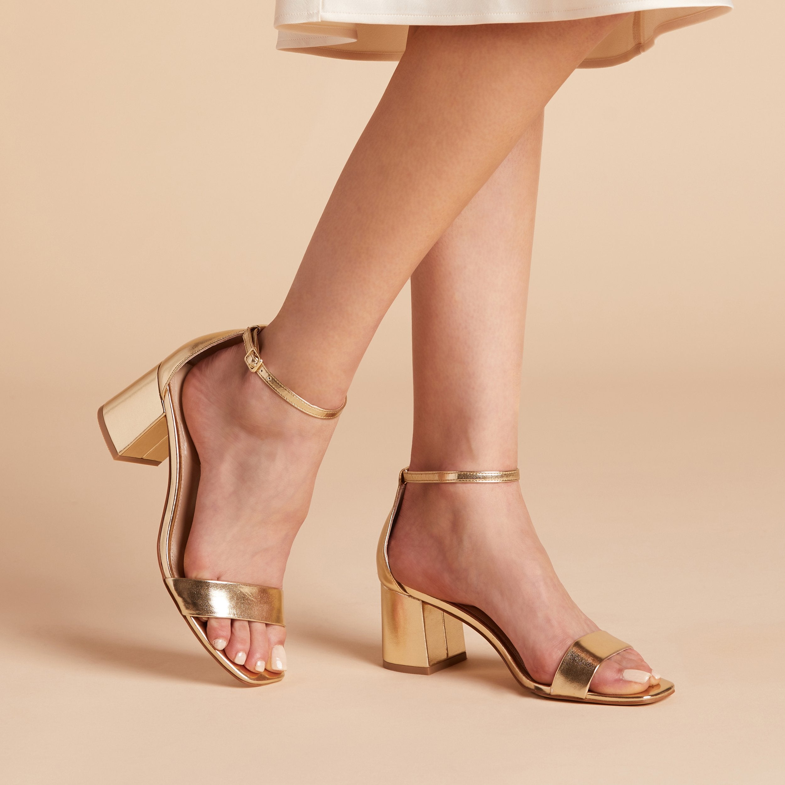 Gold 2.5 deals inch heels